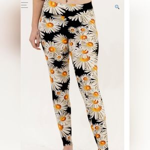 WOMEN'S BUTTERY SOFT LEGGINGS Is for S,M,L floral Feel the perfect combination o